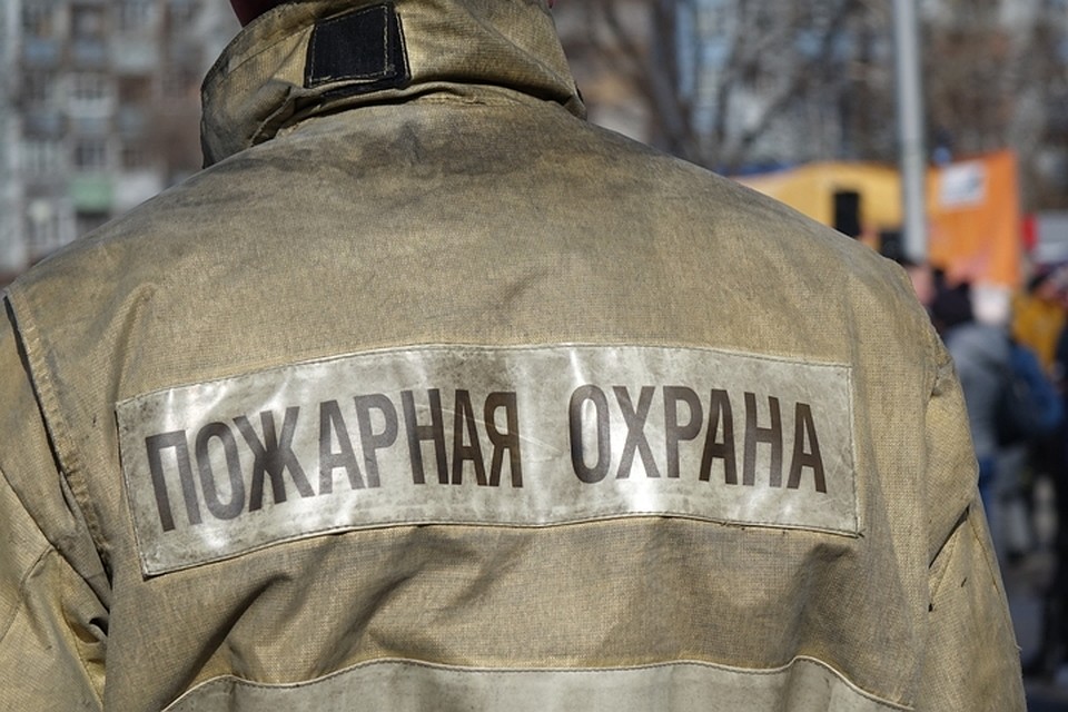 Легковой автомобиль в кузбасском городе пострадал из-за мусорных контейнеров