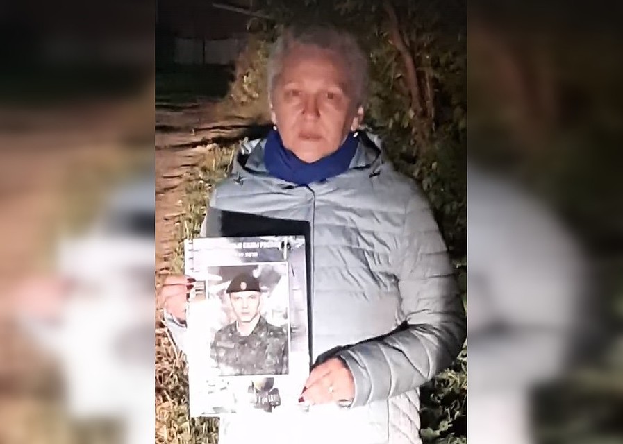 Ольга Александровна места себе от волнений не находит. Скриншот с видео