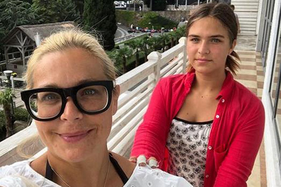 13-летняя Таня буквально не вылезает из гардероба знаменитой мамы.