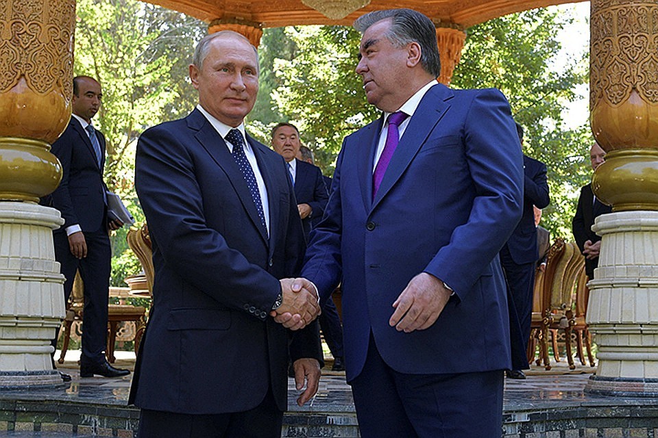 Президент России Владимир Путин и глава Таджикистана Эмомали Рахмон