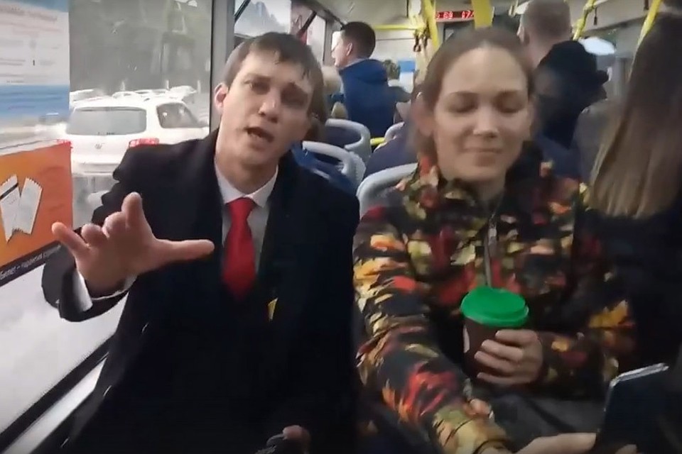 По словам Павла, впервые он устроил "концерт" в автобусе пять лет назад.