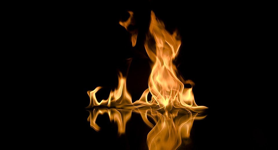 На центральной улице в Тюмени горела многоэтажка. Фото - pixabay.com.
