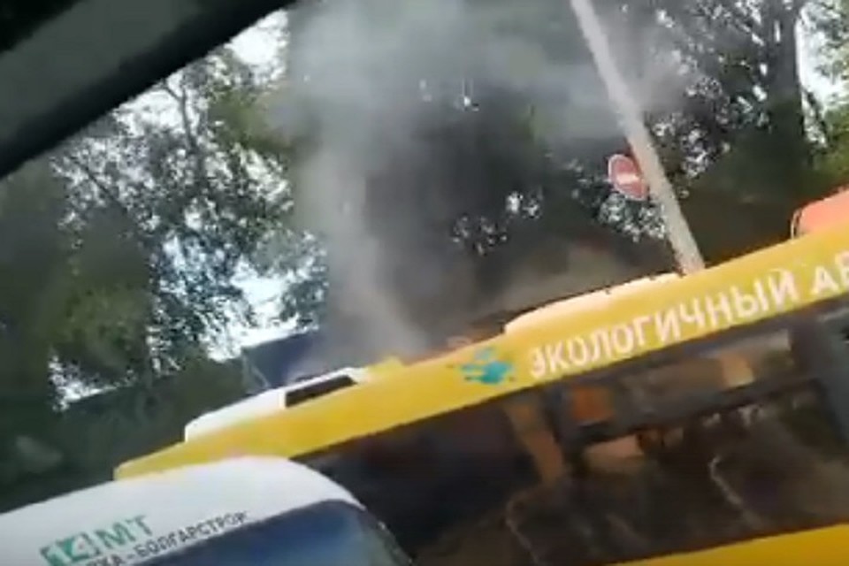 Пассажиров вывели из автобуса. Фото: vk "Это Ростов-на-Дону! — Новости"
