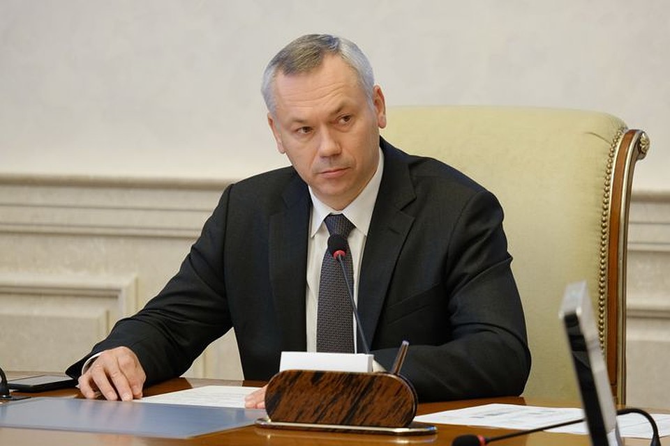 Андрей Травников заверил, что региональное правительство будет отстаивать интересы работников авиационного завода. Фото: nso.ru