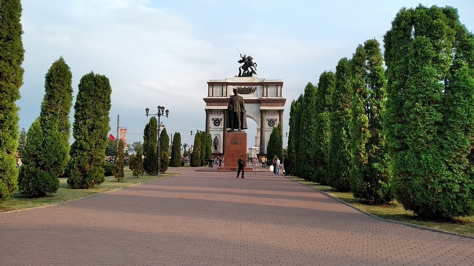 Вся трудовая деятельность Виктора Некрасова связана с сельским хозяйством