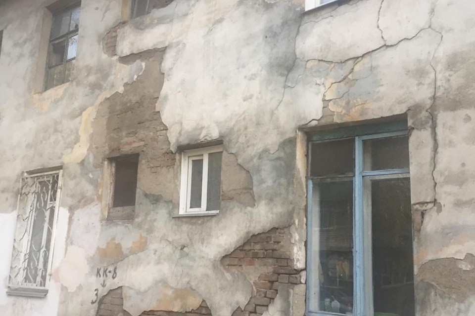 Аварийный дом Фото: Роман Рыбаков