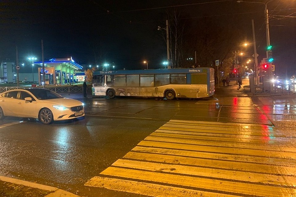 Кадры с места происшествия. Фото: группа ВКонтакте "Подслушано Пермь".