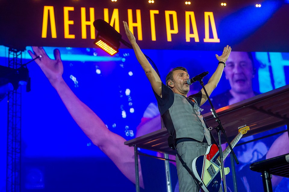 Сергей Шнуров и группа "Ленинград" прощаются с большой сценой.