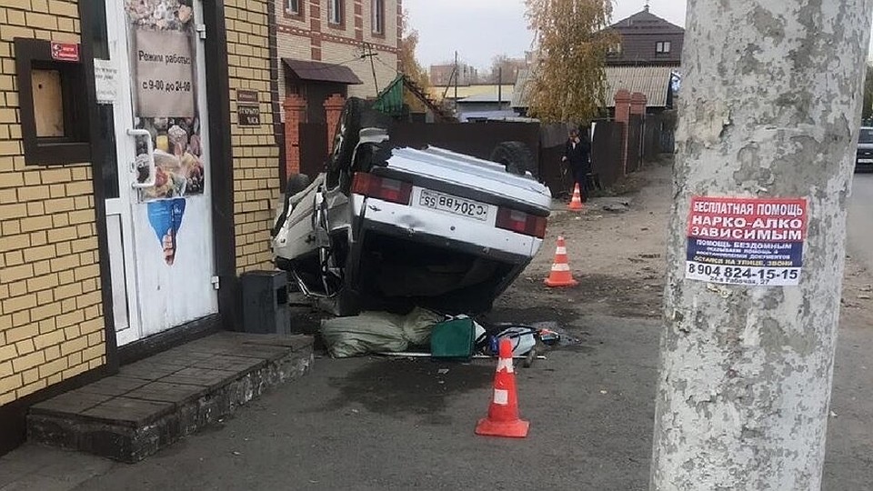 Двое человек оказались в больнице.