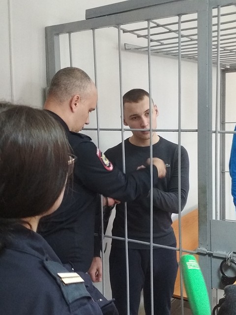 Защитники парня считают, что признательные показания у него выбили силой