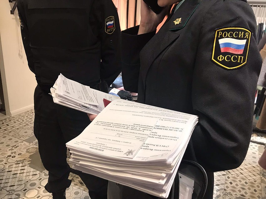 По решению суда мальчик должен жить с папой.