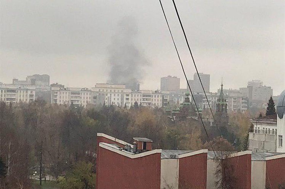 Пожар на Свердловском проспекте. Фото: читатели КП