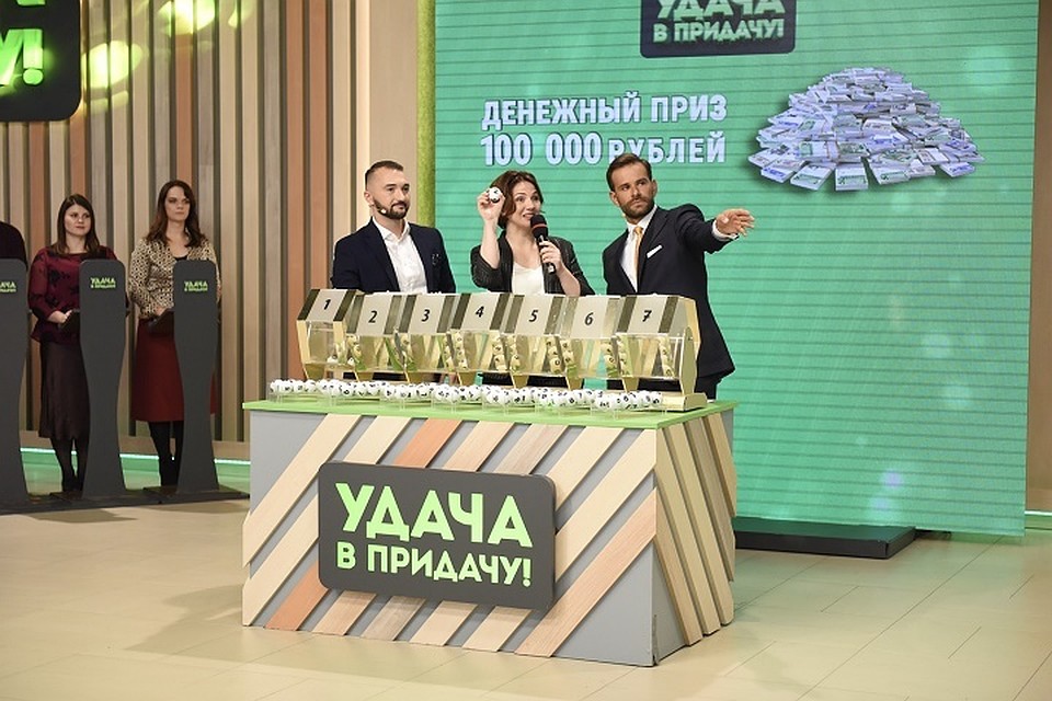 Главного счастливчика 131-го тура игры определила Вероника Янушевская-Олтушец, режиссер-постановщик открытия и закрытия кинофестиваля «Лістапад».