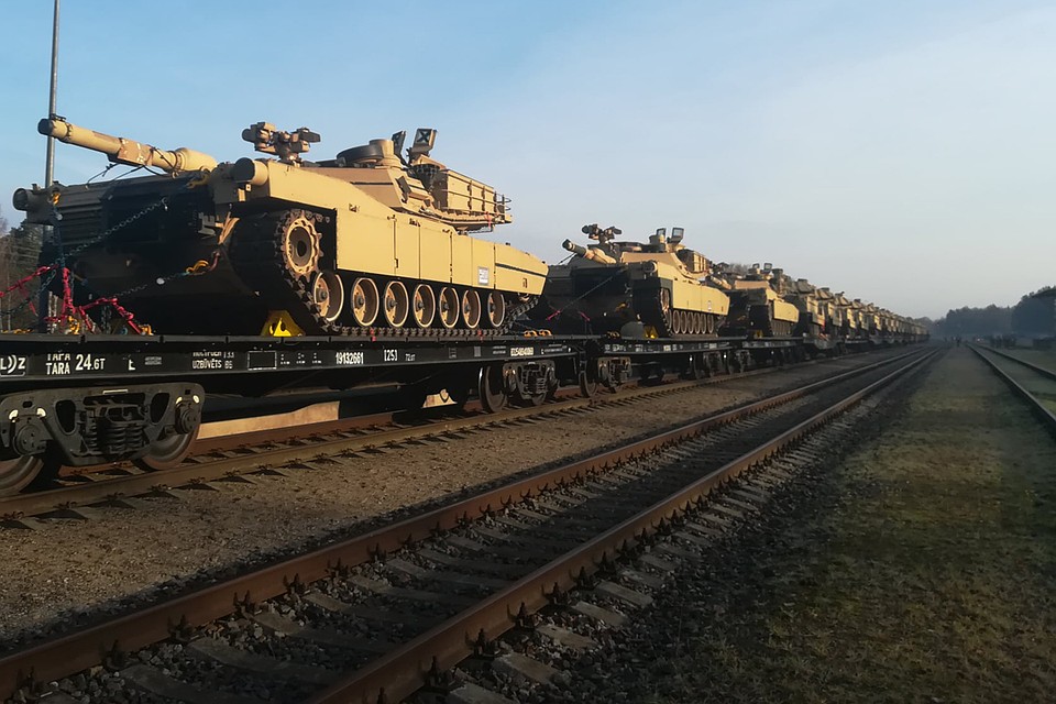 Из США в Литву прибыла колонна американской военной техники, включая знаменитые "Абрамсы". Фото: Lietuvos kariuomenė.