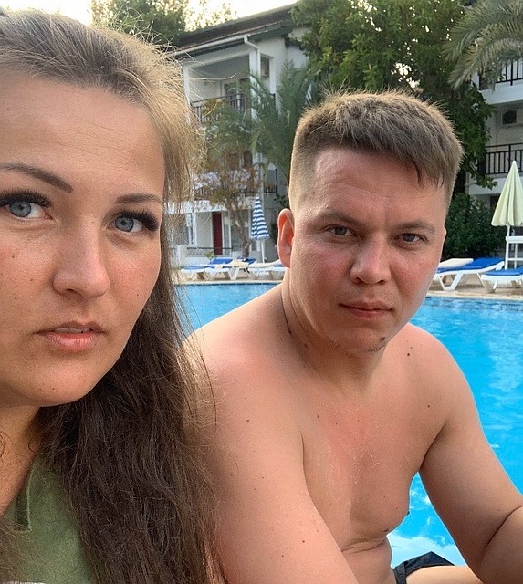 «Это последнее фото за пару часов до случившегося. Именно тогда мне почему-то захотелось сделать его», - подписала снимок супруга Александра Наталья.