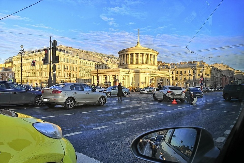 28 октября стало первым "днем жестянщика" в Петербурге. Фото: vk.com/spb_today
