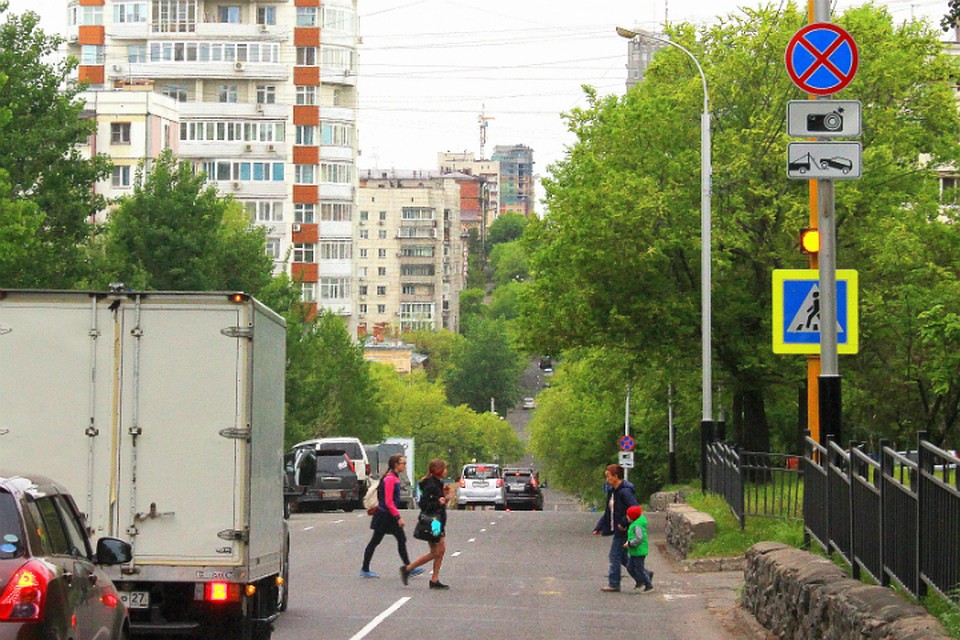В Хабаровске потратили 46 миллионов рублей на «зебры» у школ