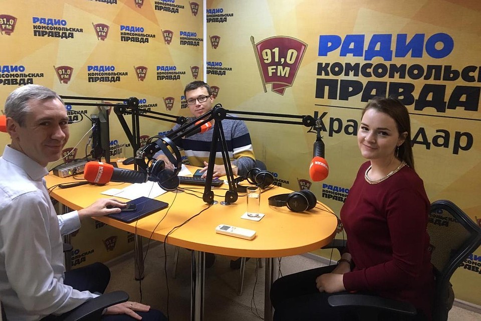 Слева Николай Чернышук, в центре Егор Казаков, справа Марина Величко