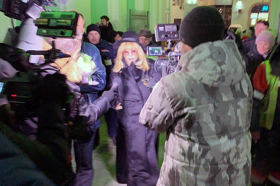 Алла Борисовна почти всегда путешествует на поездах, поскольку боится летать на самолетах