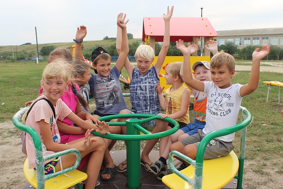 Детскую площадку селу подарили волонтеры Фото: vk.com/nevezhkino_village