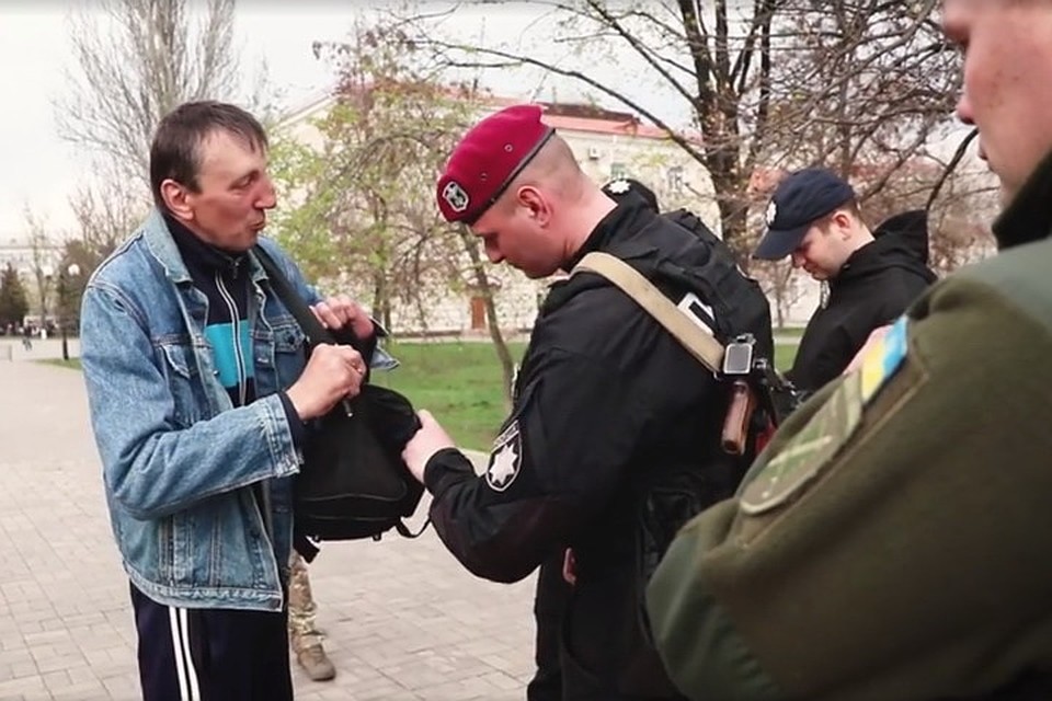 После «воссоединения» жителей ДНР и ЛНР подвергнут поголовной проверке. Фото: Пресс-центр штаба ООС
