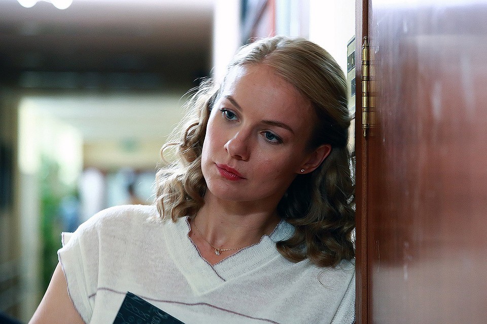 Светлана (Елена Аросьева) жила ради мужа, а он отплатил ей неверностью