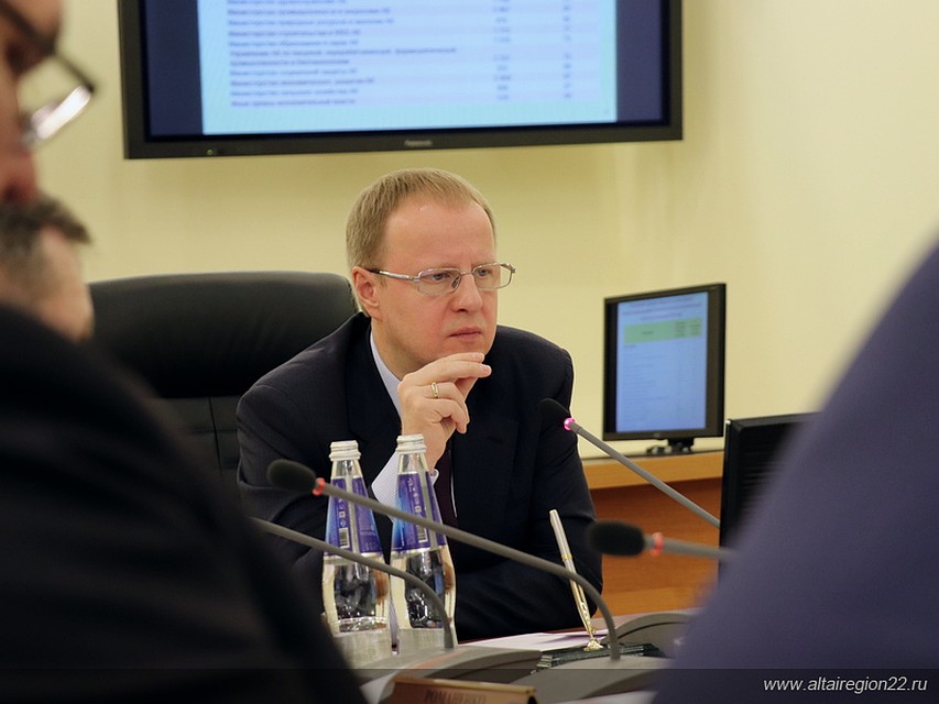 Губернатор Алтайского края Виктор Томенко поручил увеличить в регионе объемы капремонта школ. Фото предоставлено пресс-службой правительства Алтайского края.