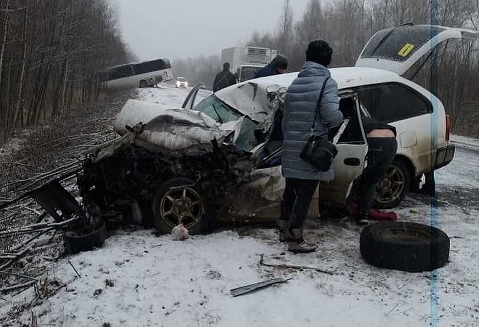 Полуторагодовалый малыш и молодая девушка пострадали в лобовом столкновении на трассе Хабаровск — Комсомольск Фото: соцсети
