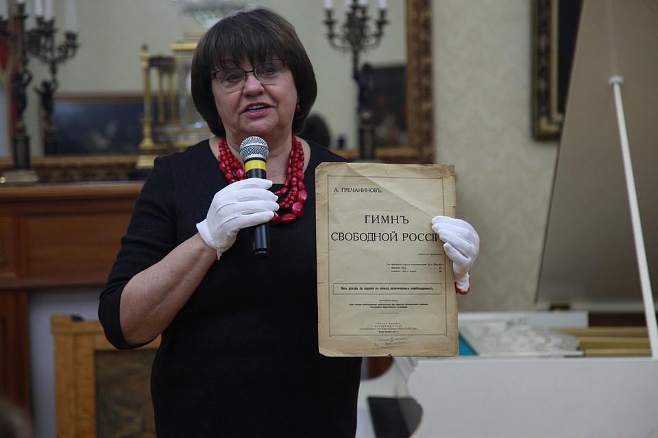 Светлана Мельникова презентовала новый экспонат.