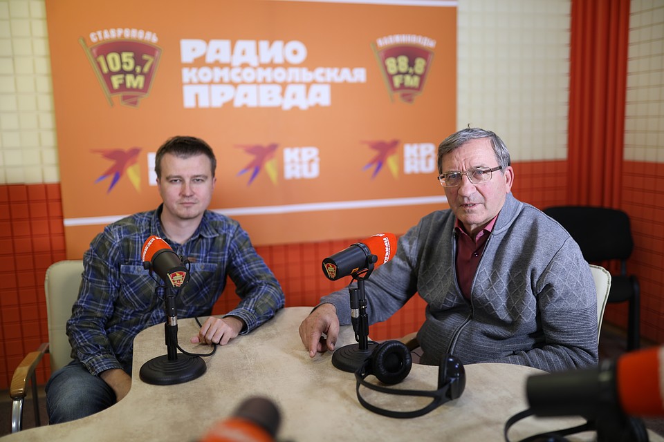 Главный редактор «Комсомольской правды» на Северном Кавказе Роман Лаврухин и известный ставропольский журналист Александр Емцов