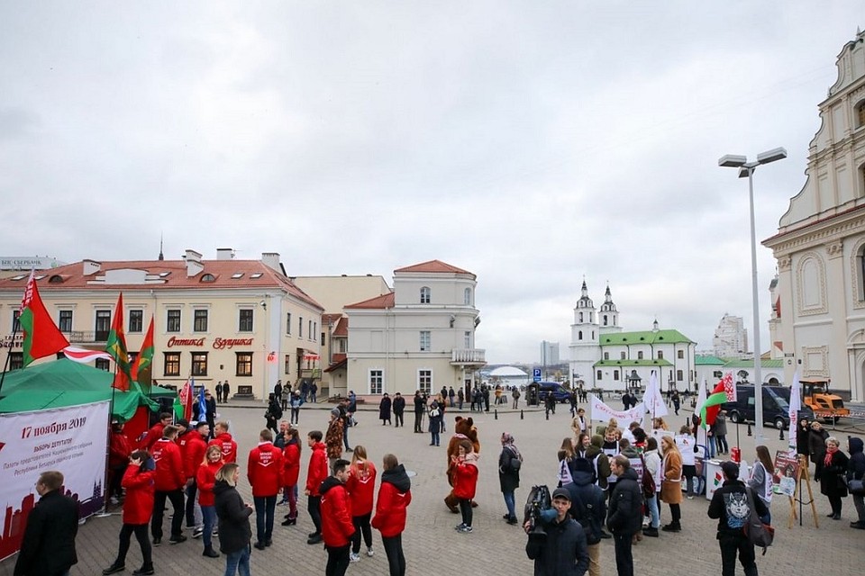 Массовые пикеты у ратуши в Минске. Фото: politring.com.