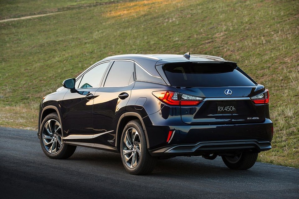 В Новосибирске объявлена охота на Lexus. Фото: Lexus.