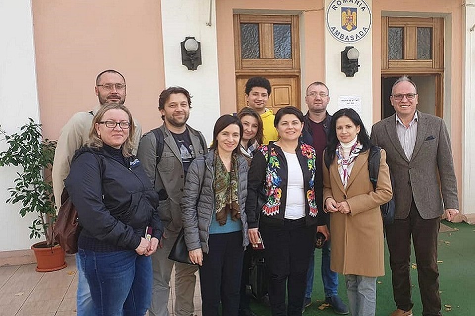 Компания патриотов соседней страны.