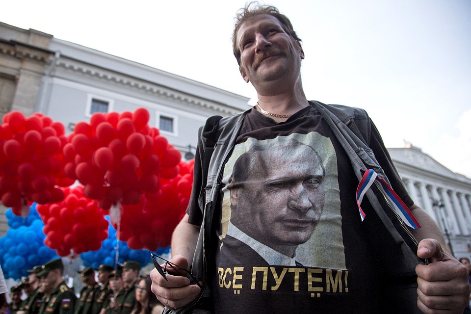 Почему Путин на Донбассе популярнее Зеленского?