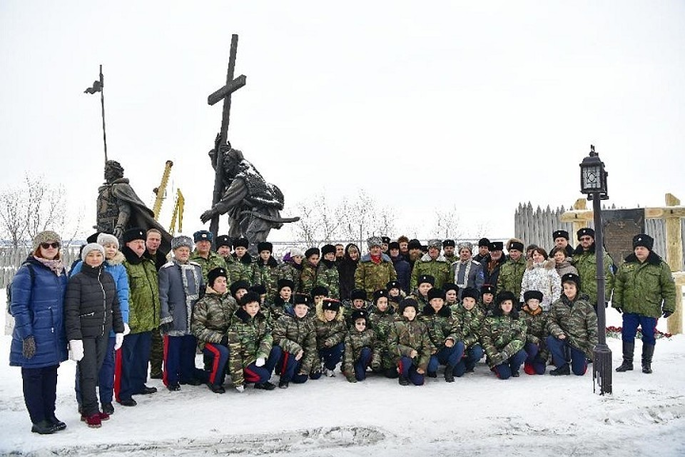 В Салехарде открыли мемориальную доску в память о воинах 483-го пехотного Обдорского полка Фото: zsyanao.ru