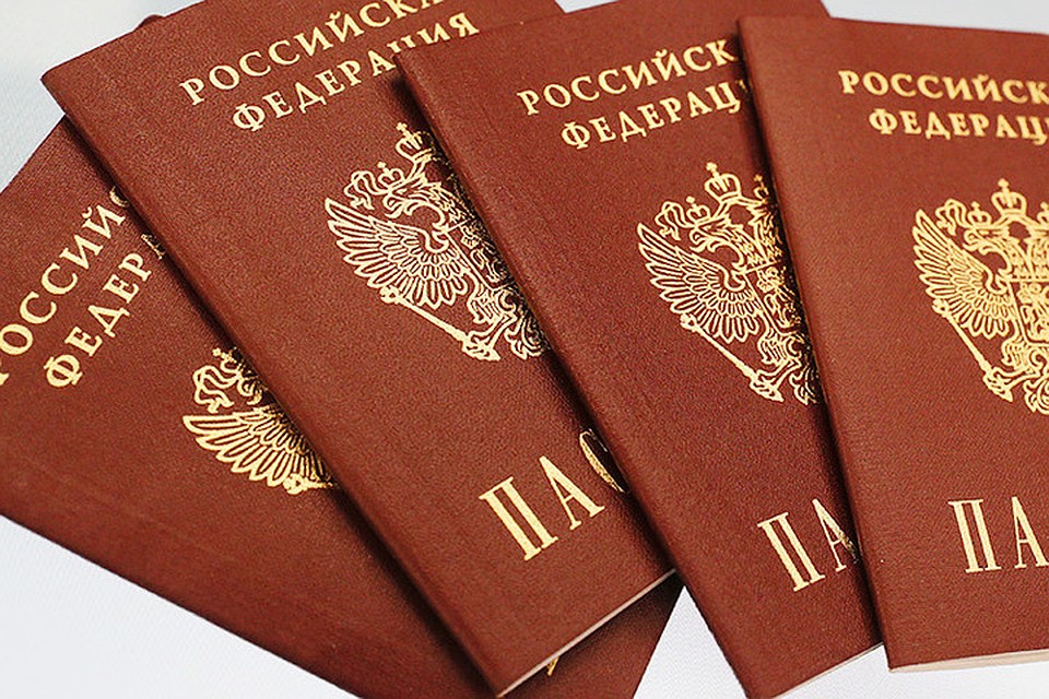 Очередь желающих получить паспорт ДНР и РФ не уменьшается. Фото: ДАН