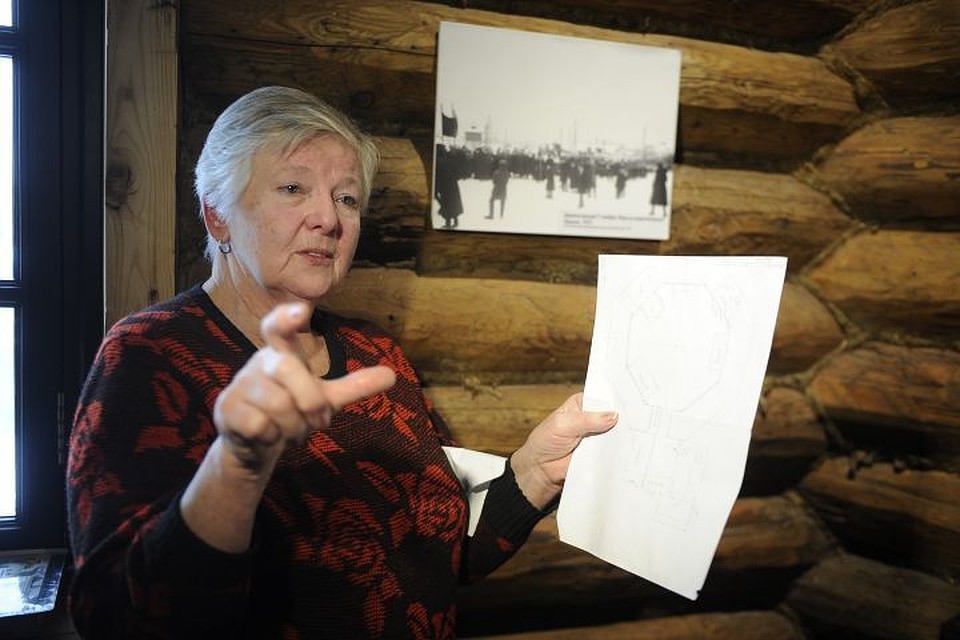Людмила Перковская жила в башне с родителями и младшим братом с 1950 по 1958 год.