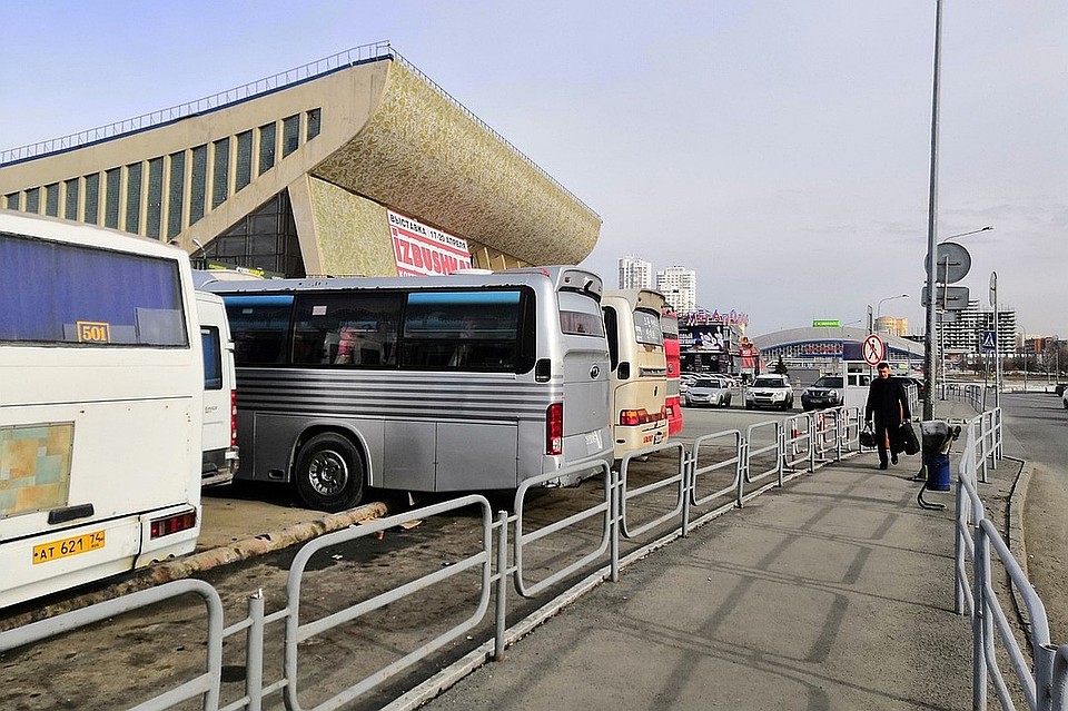 После его переноса автовокзала от Дворца спорта «Юность» здесь могут сделать грязную парковку.