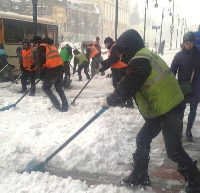 Дорожники разгребают последствия снегопада. Фото: МУП «Содержание городских территорий»