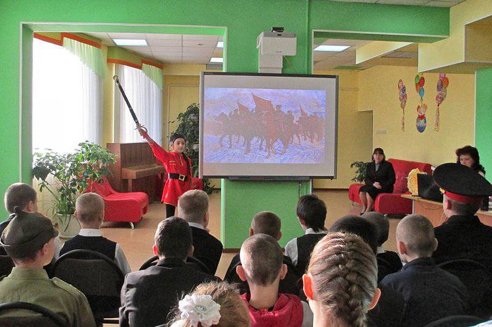 В новооскольской центральной библиотеке прошел конкурс чтецов. Фото пресс-службы администрации Новооскольского городского округа