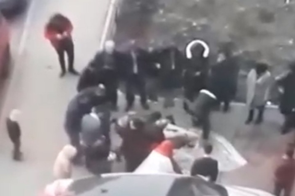 В Петербурге барана зарезали во дворе жилого дома. Фото: Признавашки ДТП и ЧП Петербург.
