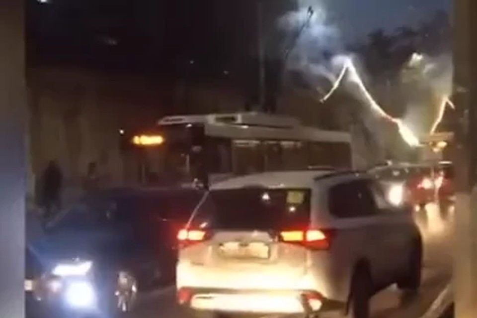 В Симферополе горели провода. Фото: кадр видео