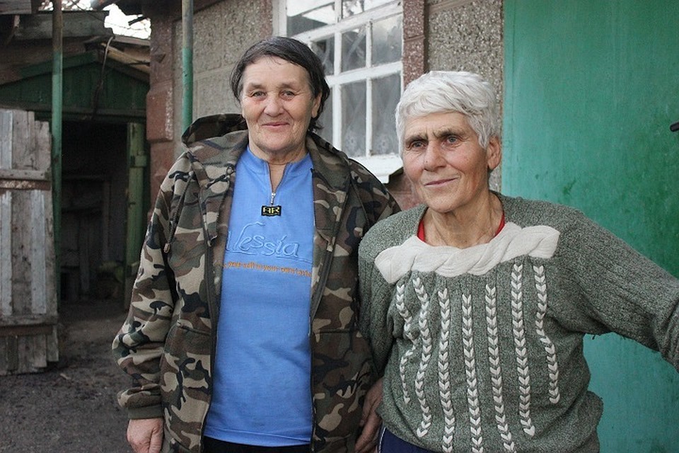 Подруги-трактористки живут вместе - так дешевле выходит