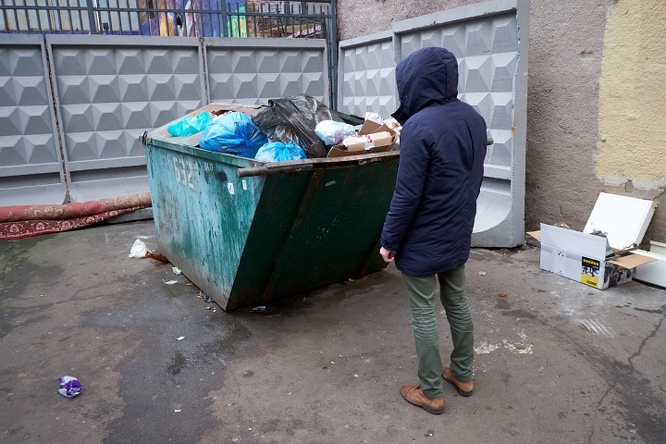 Пока большинство петербуржцев по привычке выносят мусор в единый контейнер.