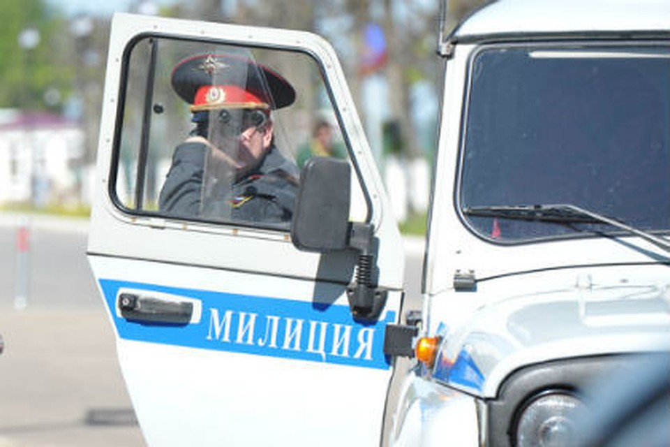 Омича остановили сотрудники полиции.