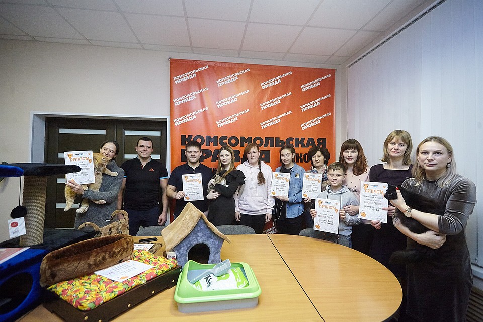 В редакции собрались все призеры фотоконкурса "Котябрь".