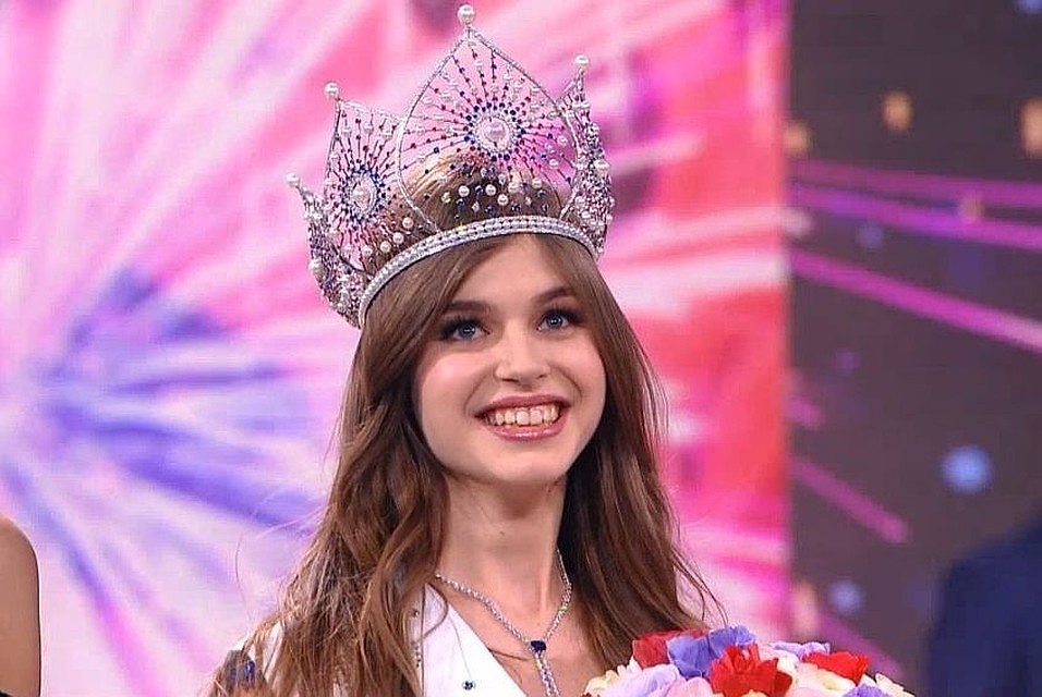 Признанной на весь мир красавицей Алина стала весной этого года. Фото: стоп-кадр из видео-трансляции конкурса.