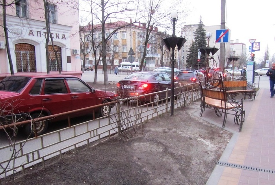 Срок действия старых справок пока не менялся - один год, заверили в ГИБДД