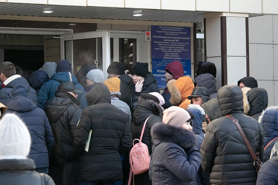 Десятки тысяч автомобилистов штурмуют медицинские кабинеты, чтобы доказать, что они не алкоголики.