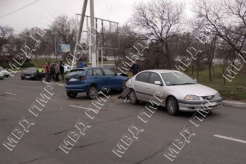 Авария произошла недалеко от поста ГАИ (Фото: МВД Приднестровья).